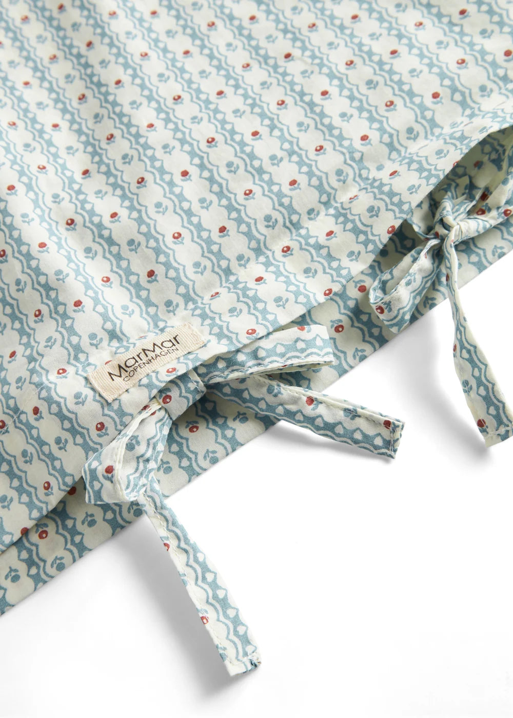 Bed Linen Junior Floral Stripe – Bio-Baumwolle – Junior-Bettwäsche – Blumen- und Streifenmuster – 100 × 140 cm – MarMar Copenhagen