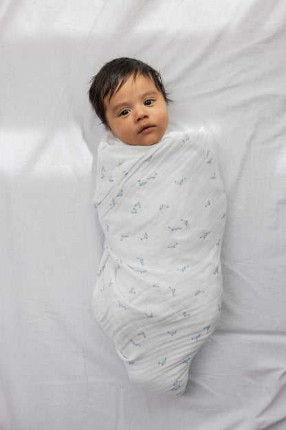Swaddle - Hydrofiele doek - 110x110 cm - Biologisch katoen mousseline -  Bonded Muslin Print - Dolfijn/Dolphin - MarMar Copenhagen