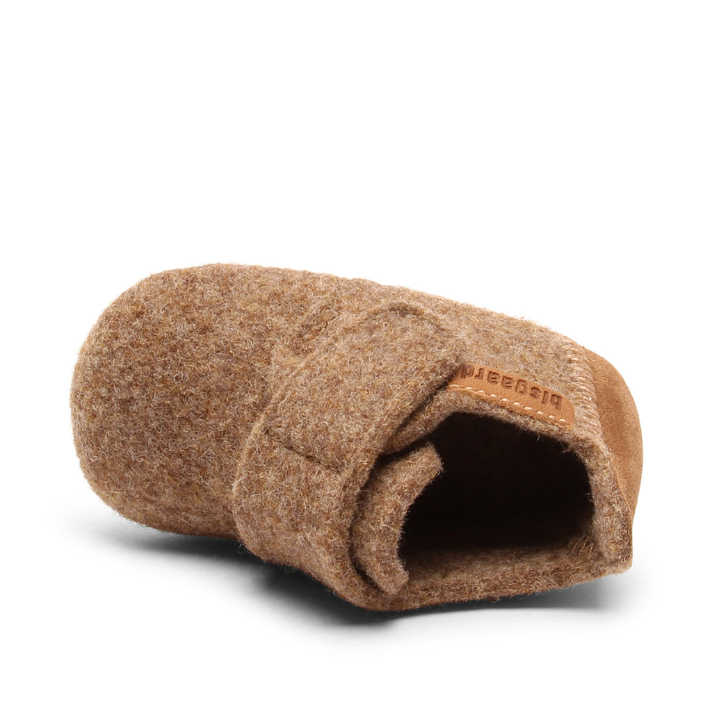 Baby Wool Camel – Babyhausschuhe aus Wolle – Bisgaard: Schühchen von oben mit sichtbarer Öffnung.
