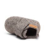 Baby Wool Grey – Babyhausschuhe aus Wolle – Bisgaard: Schühchen von oben mit sichtbarer Öffnung.