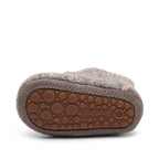 Baby Wool Grey – Babyhausschuhe aus Wolle – Bisgaard: Unterseite des Schühchens mit sichtbarer Sohle.