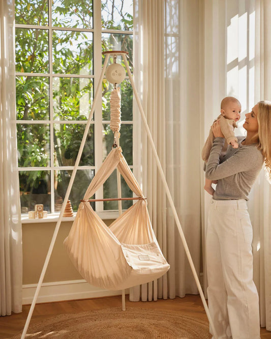 Bundel met Wiegmotor en statief - Hangmat - Classic Bundle Baby Hammock - Moonboon - sfeerfoto