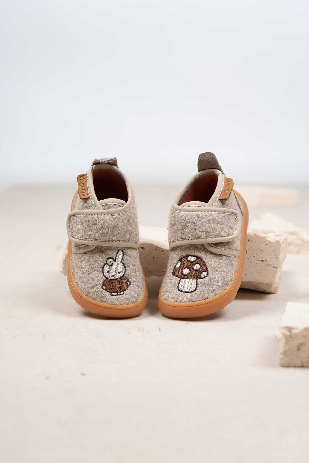 Barefoot slofjes Sand- Miffy x Bisgaard barefoot basic – Wol – Bisgaard