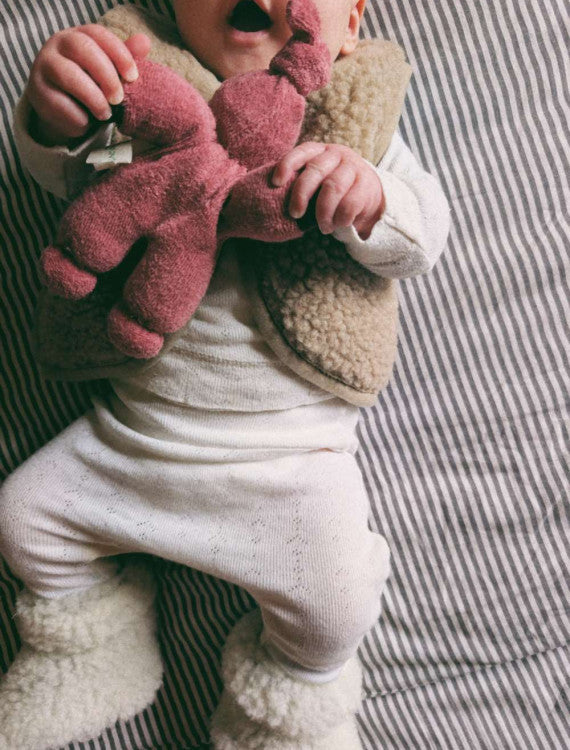Babyweste Lulu Light Tan – 100% Wolle – Alwero