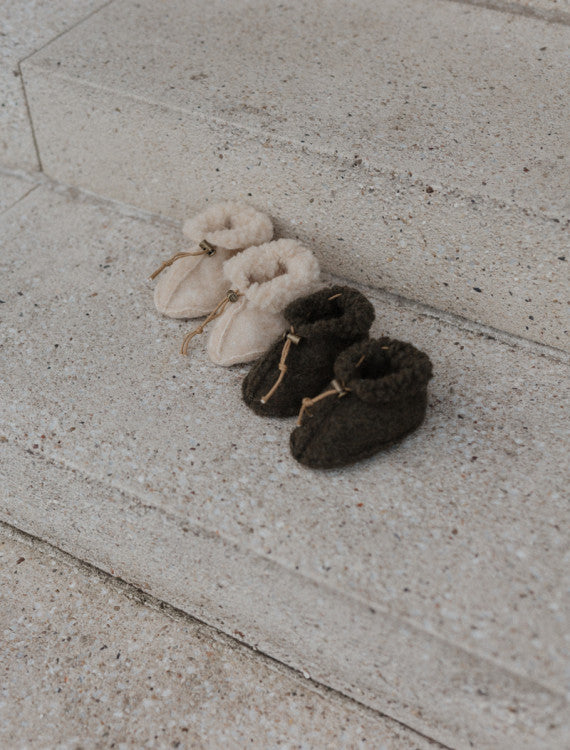 Babyslofjes Emo Beige – 100% wol – Alwero