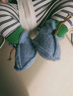 Babyschuhe Emo Icy Blue – 100 % Wolle – Alwero