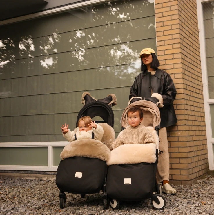 Fußsack Puffmuff® - Merino Lammfell - Noir + Milk - BINIBAMBA