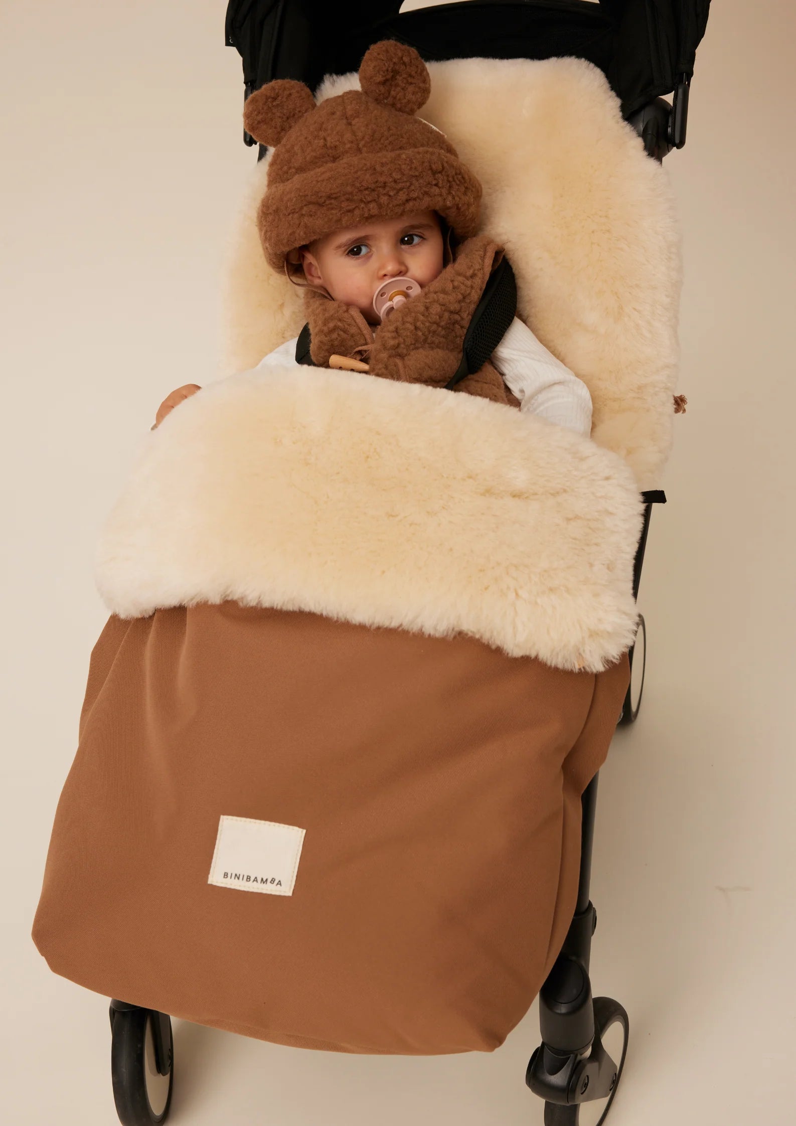 Voetenzak Puffmuff® - Merino schapenvacht - Bruno + Milk - BINIBAMBA