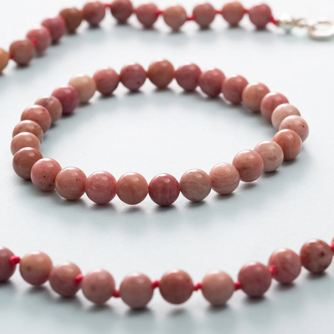 Barnsteen en edelstenen ketting - Berry - 32 cm - Nirrimis - productfoto - afbeelding 2