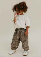 Emerson Leopard Trouser – Pantalon oversize léopard – 100 % coton biologique – Claude & Co