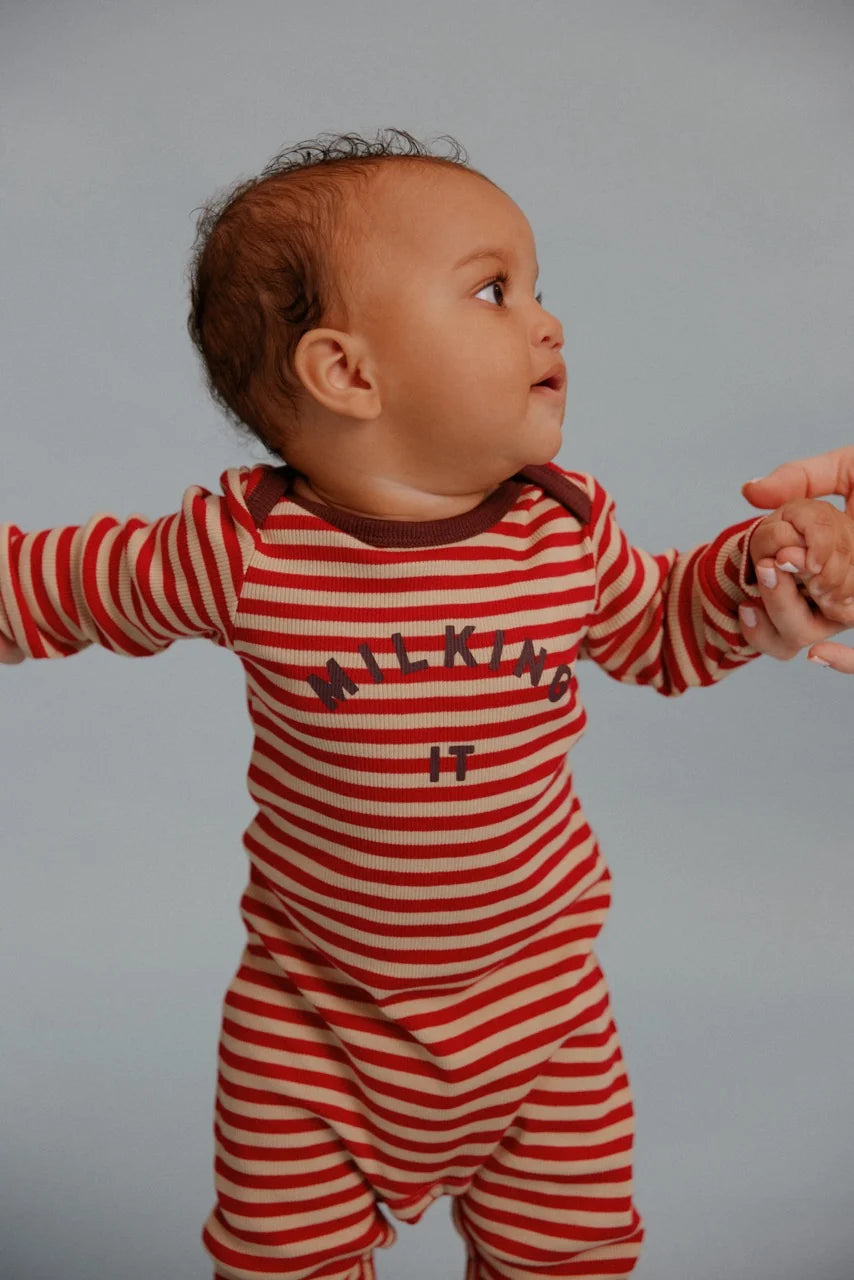 Milking It® Crimson Stripe Onesie – 100% Biologisch Katoen – Claude & Co