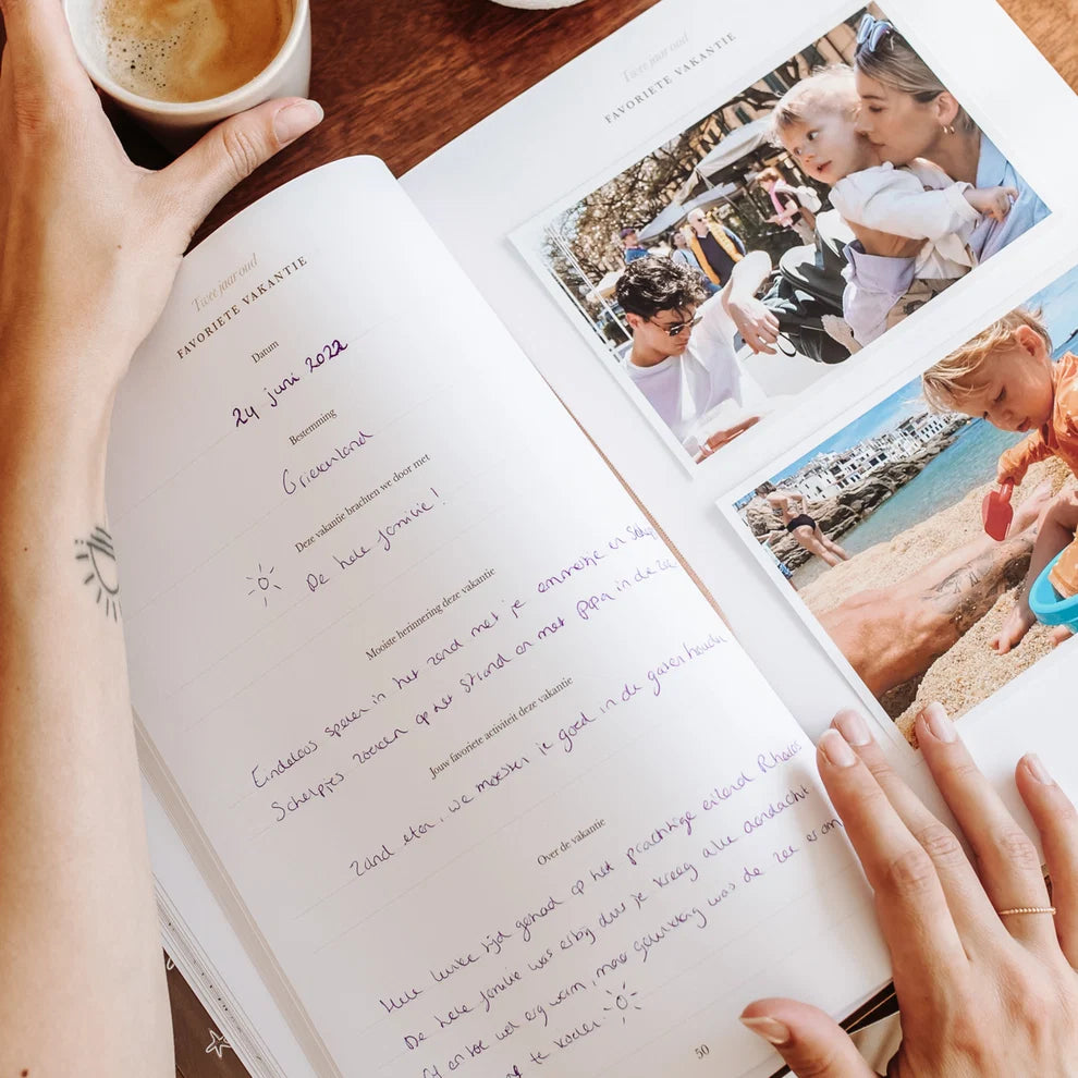 Toen jij steeds groter werd – Childhood Keepsake Journal from 1 to 10 Years with Memories & Milestones – Birth Lines