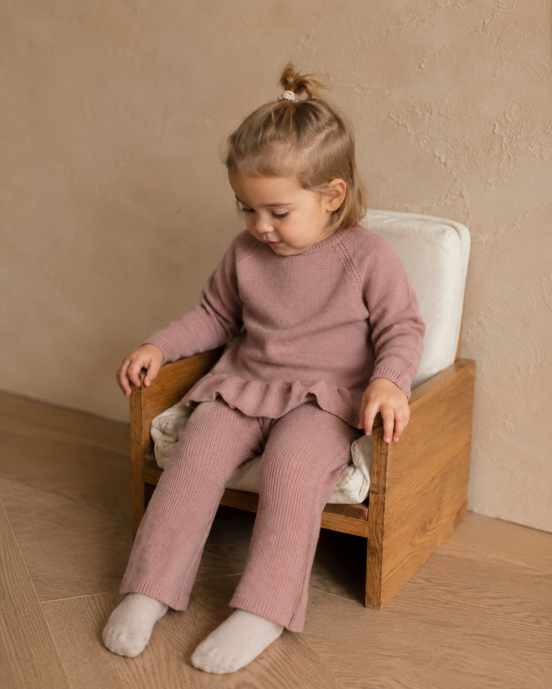 Pull en maille à volants - Pull à volants en mérinos - Rose d'hiver - 100 % laine mérinos - Couleurs de Copenhague - avec pantalon assorti pour fille