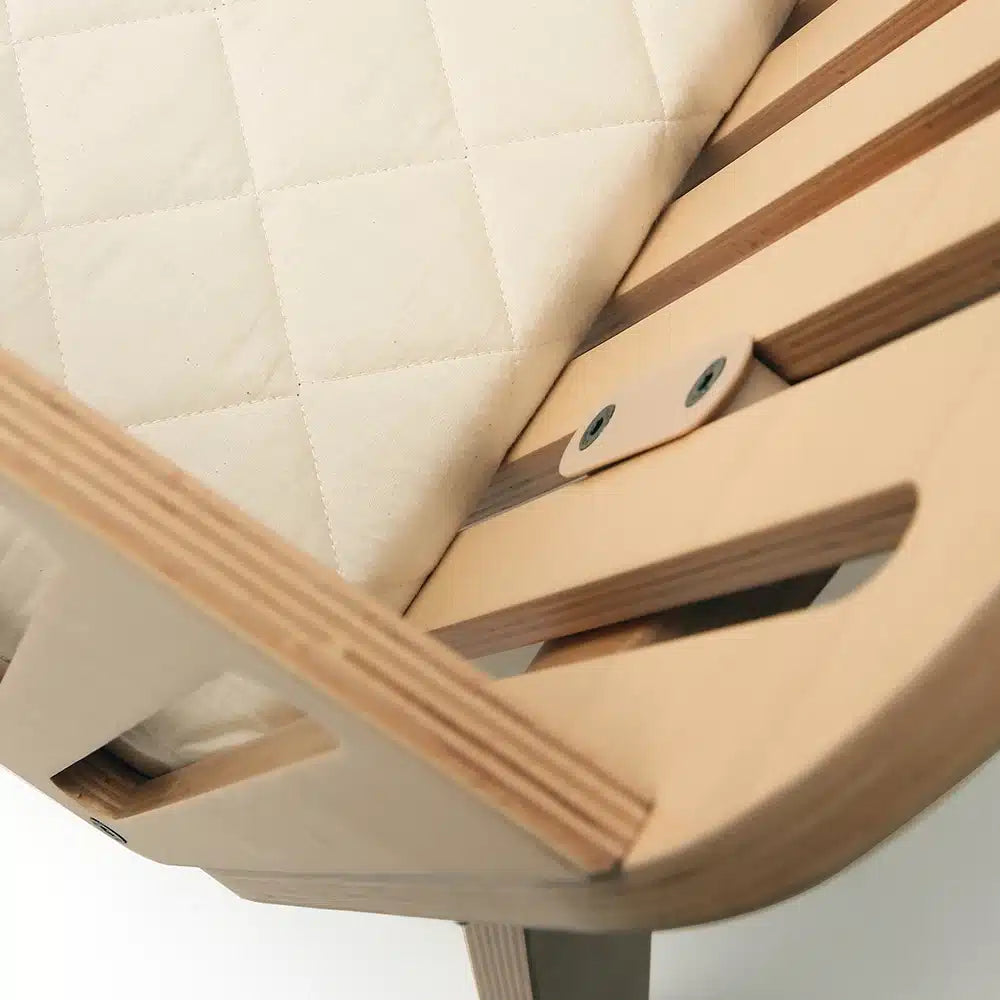 KODO Co-sleeping Crib - Wooden Co-Sleeper - From Birth to 6 Months - Charlie Crane
