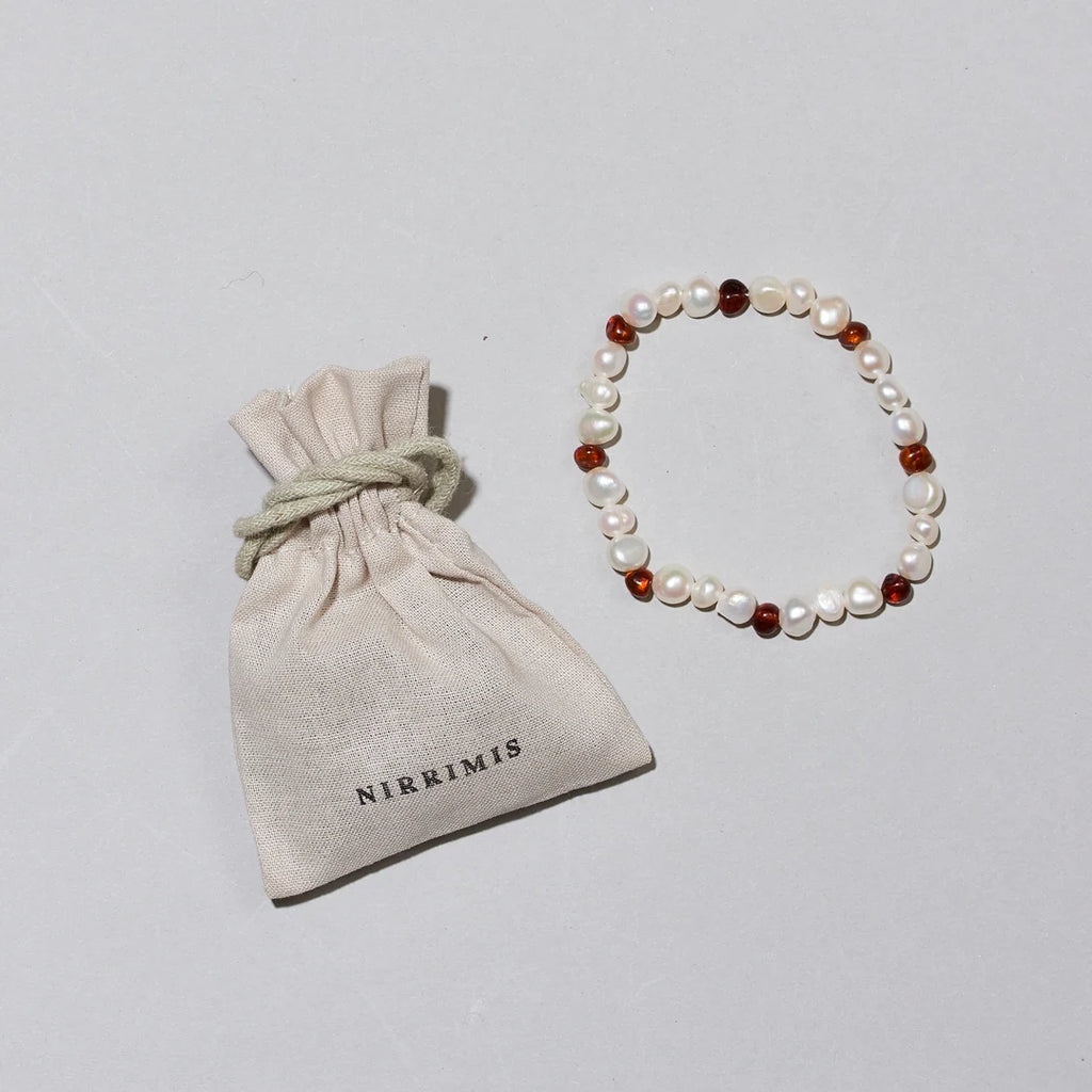 Pearly Caramel Bracelet – Women's Bracelet with Freshwater Pearls and Caramel Amber – Nirrimis