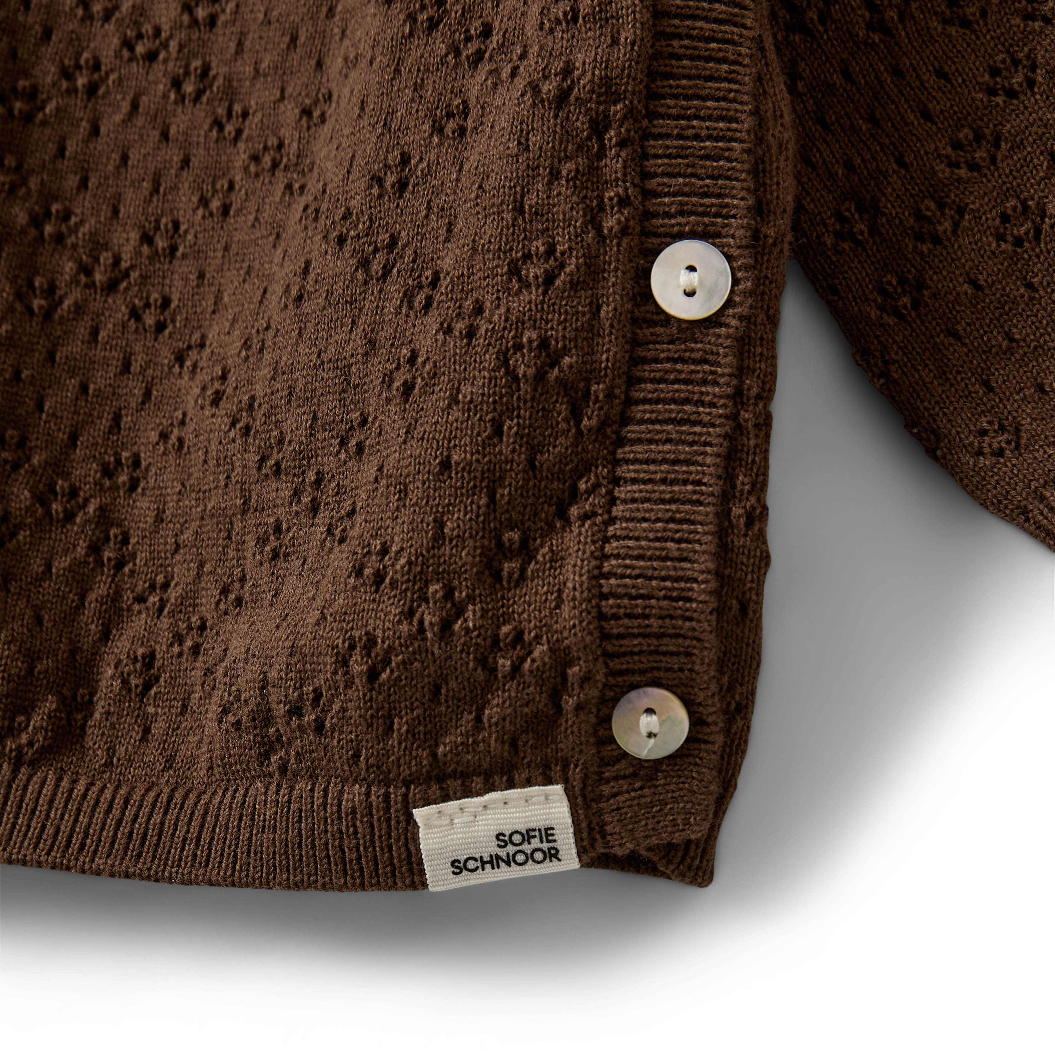Gebreid babyvest DoraKB met pointelle - Donkerbruin - Sofie Schnoor