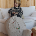 Pouf Chicken - Kinderpoef Mamma Chicken - 60 × 40 × 44 cm - Lorena Canals - productfoto - afbeelding 5