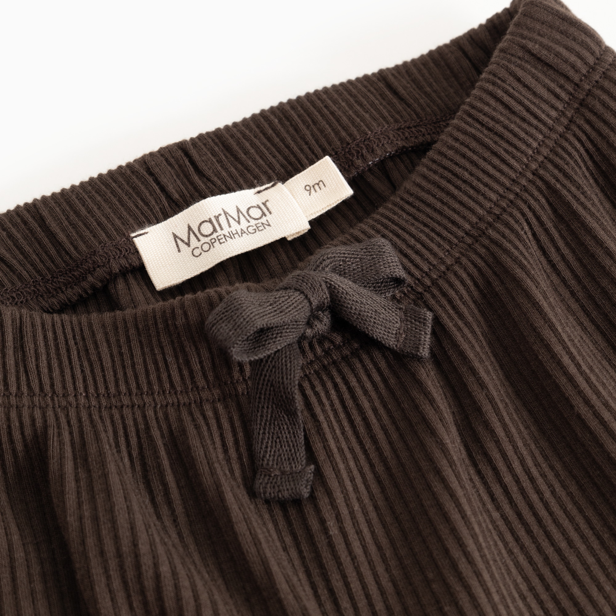 Babybroek Pico met trekkoord - Biologisch katoen & modal - Dark Roast - MarMar Copenhagen - productfoto - afbeelding 4