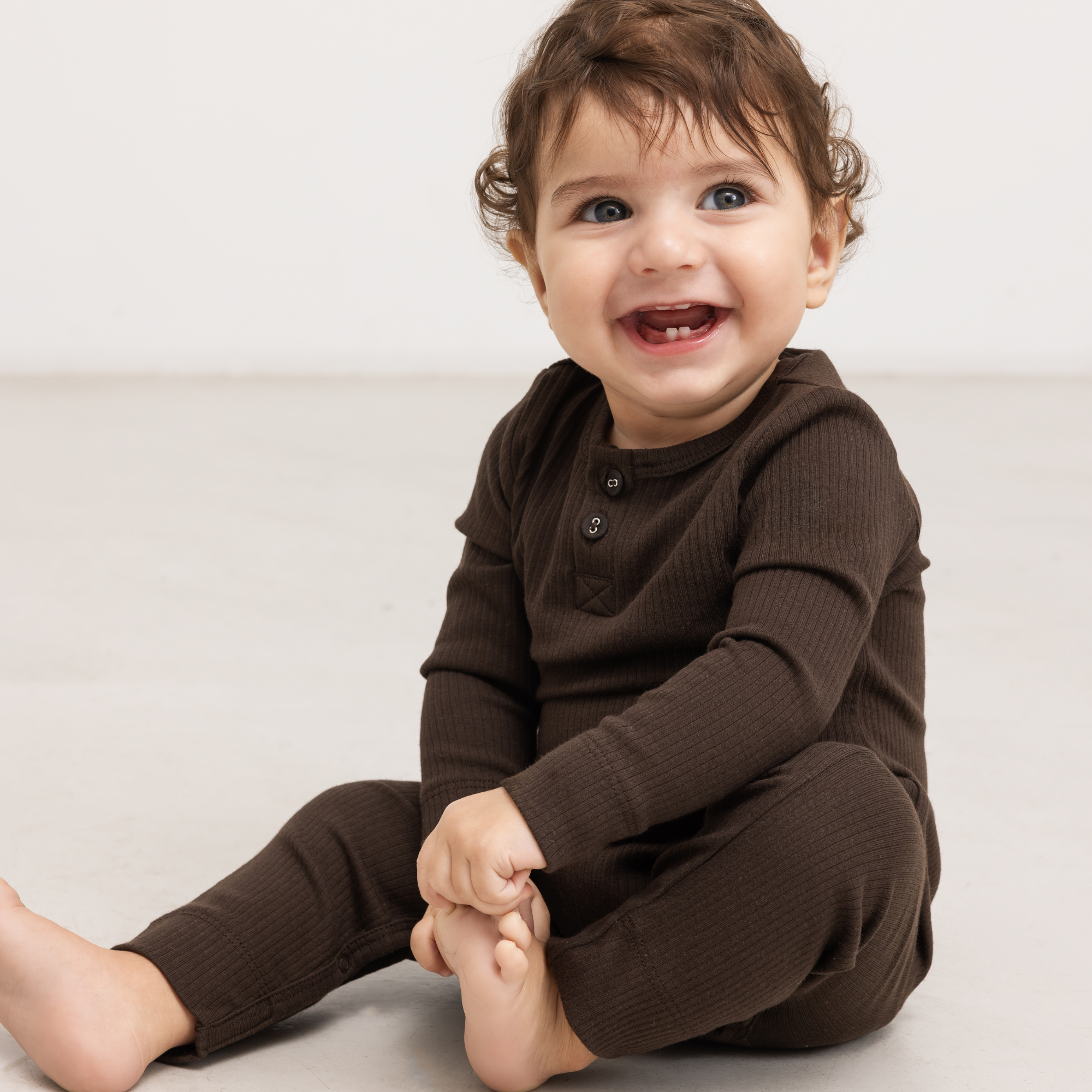 Babybroek Pico met trekkoord - Biologisch katoen & modal - Dark Roast - MarMar Copenhagen - productfoto - afbeelding 3