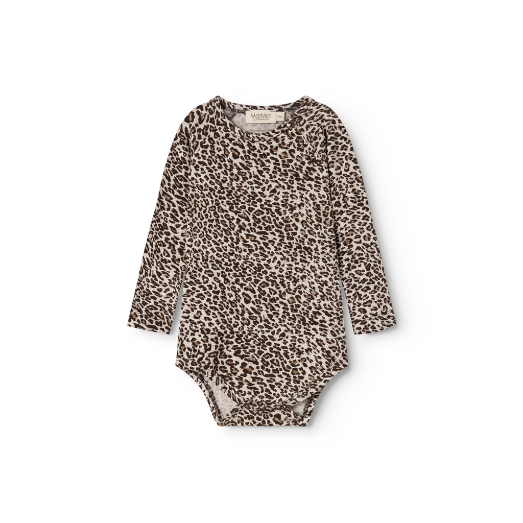 Babyromper Leo Body LS - Modal - Dark Brown Leo - MarMar Copenhagen - productfoto - afbeelding 2