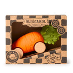 Speelgoedauto Cathy the Carrot met garage & racebaan - 0+ jaar - Natuurrubber & FSC-hout - Oli&Carol