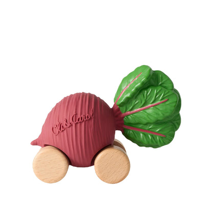 Speelgoedauto Betty the Beetroot met garage & racebaan - 0+ jaaar - Natuurrubber & FSC-hout - Oli&Carol
