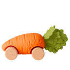 Speelgoedauto Cathy the Carrot met garage & racebaan - 0+ jaar - Natuurrubber & FSC-hout - Oli&Carol