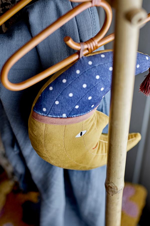 Aranya Hanger Nature – Bloomingville MINI: detail of a hanger on a wooden clothes rack.
