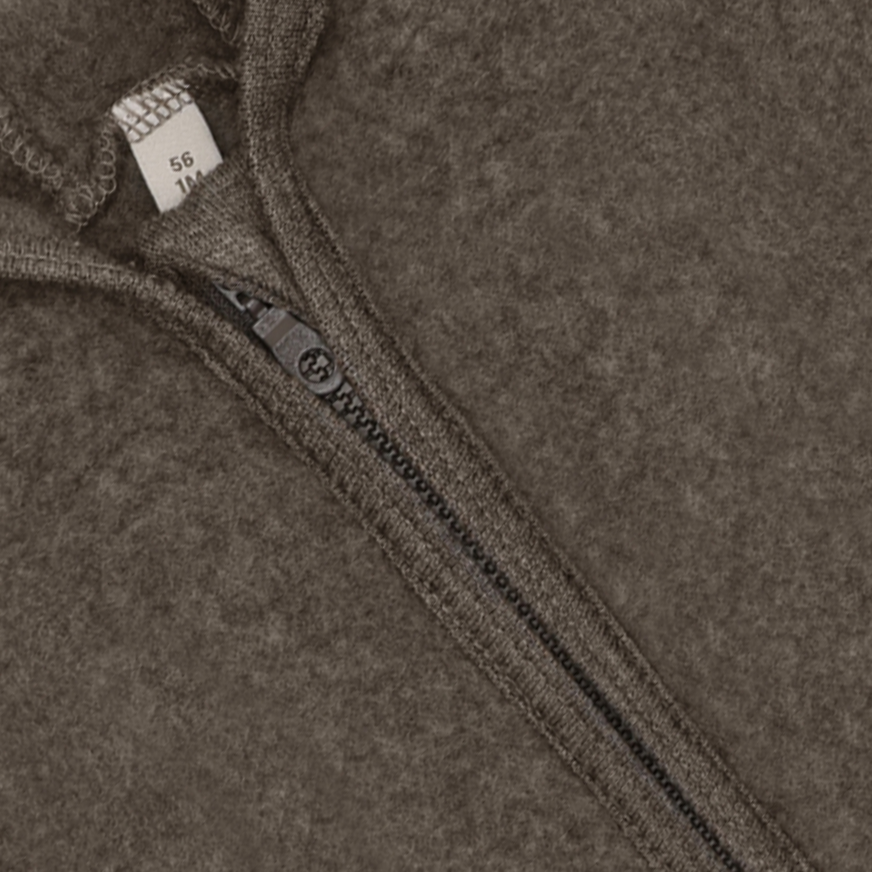 Buitenpak met berenoren van merino wol fleece - Brown Melange - HUTTEliHUT close up