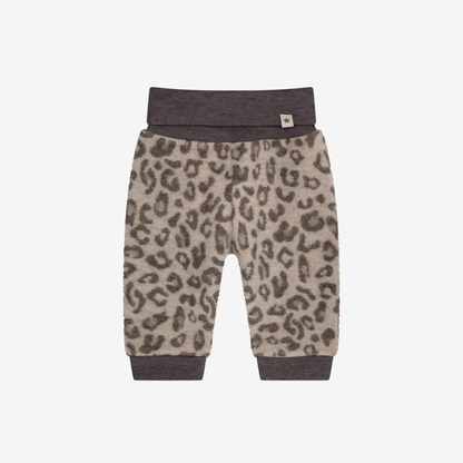 Broekje wol fleece - 100% merino wol - HUTTEliHUT panterprint camel melange jaquard voorkant