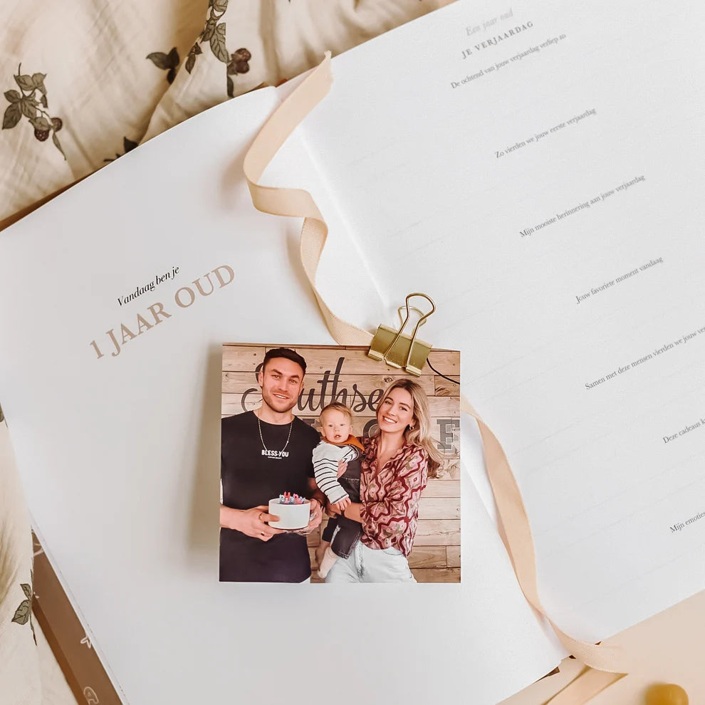 Toen jij steeds groter werd – Childhood Keepsake Journal from 1 to 10 Years with Memories & Milestones – Birth Lines