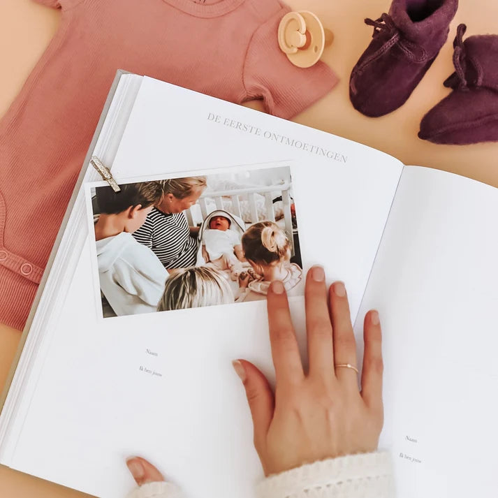 Het begin van jouw leven – All-in-one Schwangerschafts- und Baby-Erinnerungsbuch von 0 bis 1 Jahr – Birth Lines