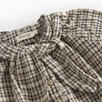 Blouse top Takari scarf - Biologisch katoen - Pilot Navy Check - Marmar Copenhagen close up