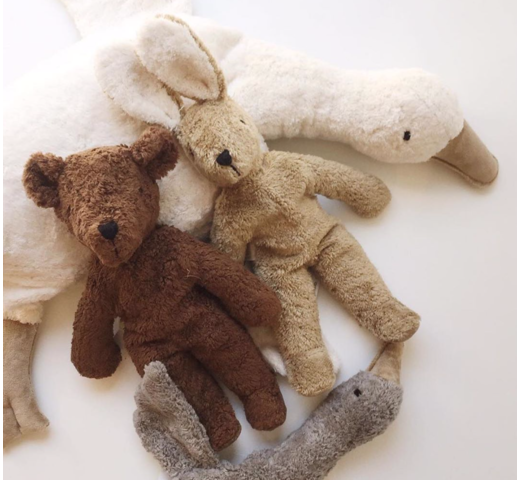 Floppy knuffelbeer Small - Biologisch katoen & schapenwol - Brown - Senger Naturwelt