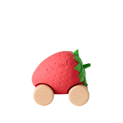 Speelgoedauto Sweetie the Strawberry met garage & racebaan - 0+ jaar - Natuurrubber & FSC-hout - Oli&Carol