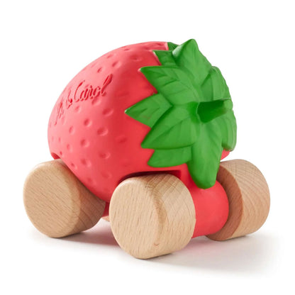 Speelgoedauto Sweetie the Strawberry met garage & racebaan - 0+ jaar - Natuurrubber & FSC-hout - Oli&Carol