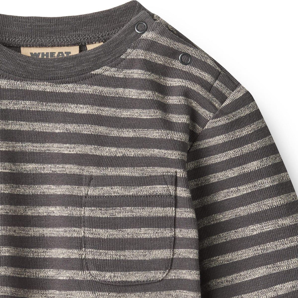 T-shirt à manches longues Ross - Rayures gris anthracite - Coton biologique - Gros plan sur le motif blé